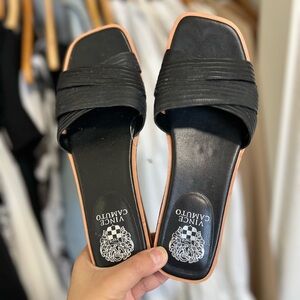 VINCE CAMUTO Sandals